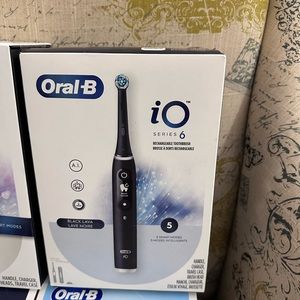 BRAND NEW SEALED ORAL B iO Series 6 Electric Toothbrush